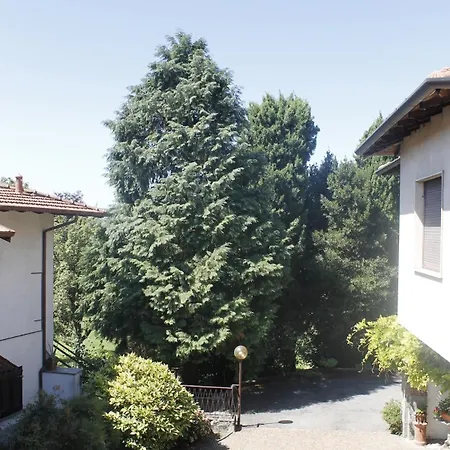 Апартаменты Il Cortile Dei Cipressi - Caravate Large Apartment Caravate