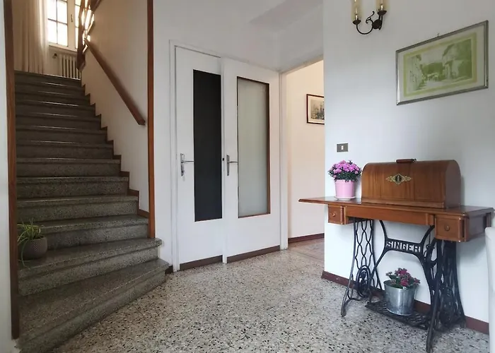 Il Cortile Dei Cipressi - Large