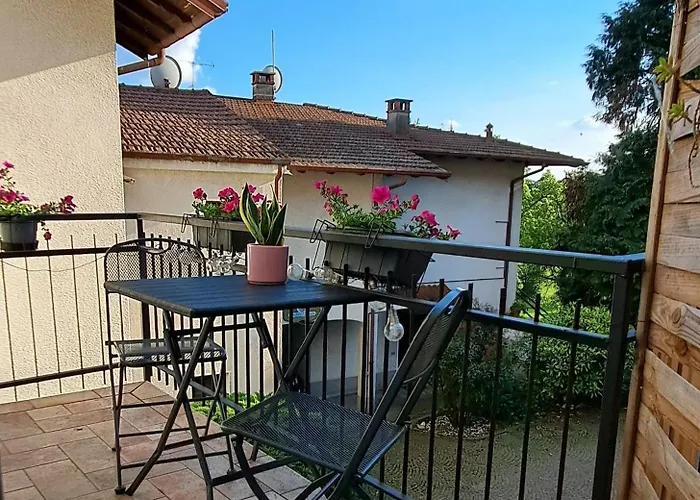 Il Cortile Dei Cipressi - Large * Caravate