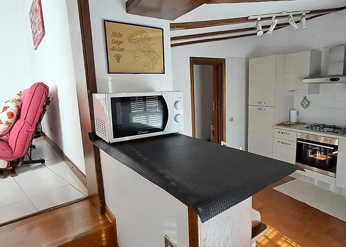 Il Cortile Dei Cipressi - Large